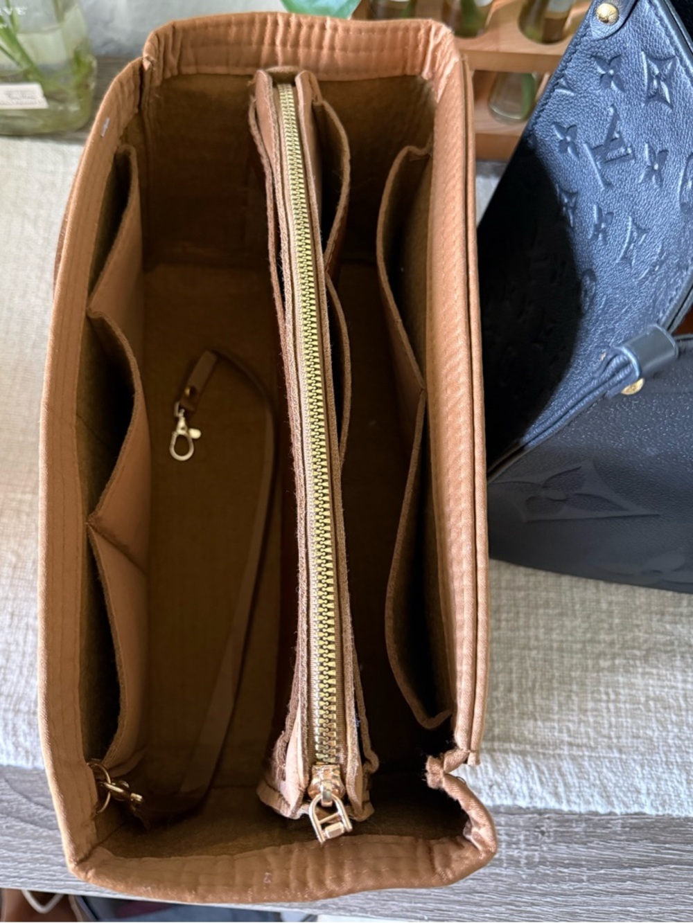 Louis Vuitton On The Go MM - Picture 12 of 12